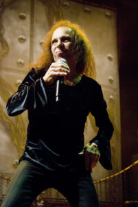 Rock History Special am Fr 21.5. 1:06 Uhr nachts: Zum Tod von Ronnie James Dio Ronnie-James-Dio_Heaven-N-Hell_2009-06-11_Chicago_Photoby_Adam-Bielawski