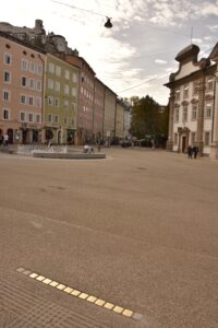 Magazin um 5 am Donnerstag 22. Juli: 27 neue Gedenksteine für Opfer des NS-Regimes Stolpersteine_am_Kajetanerplatz_(Salzburg)