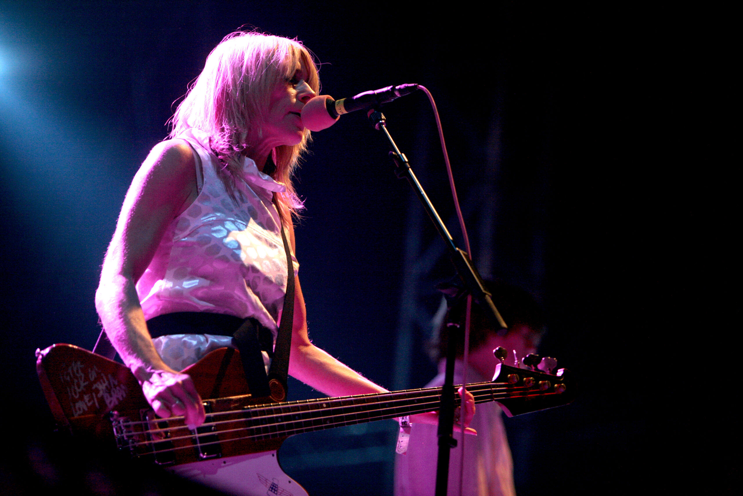 Kim Gordon 2007 (wikimedia commons)