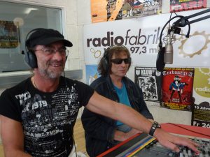 Papa Joe’s Garage on Air: Rudi Ernst am Mischpult & Papa Joe am Mikro.