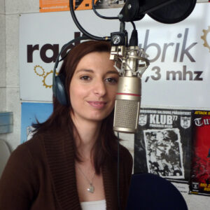 (Carla Stenitzer, im Radiofabrik Studio, 2010)