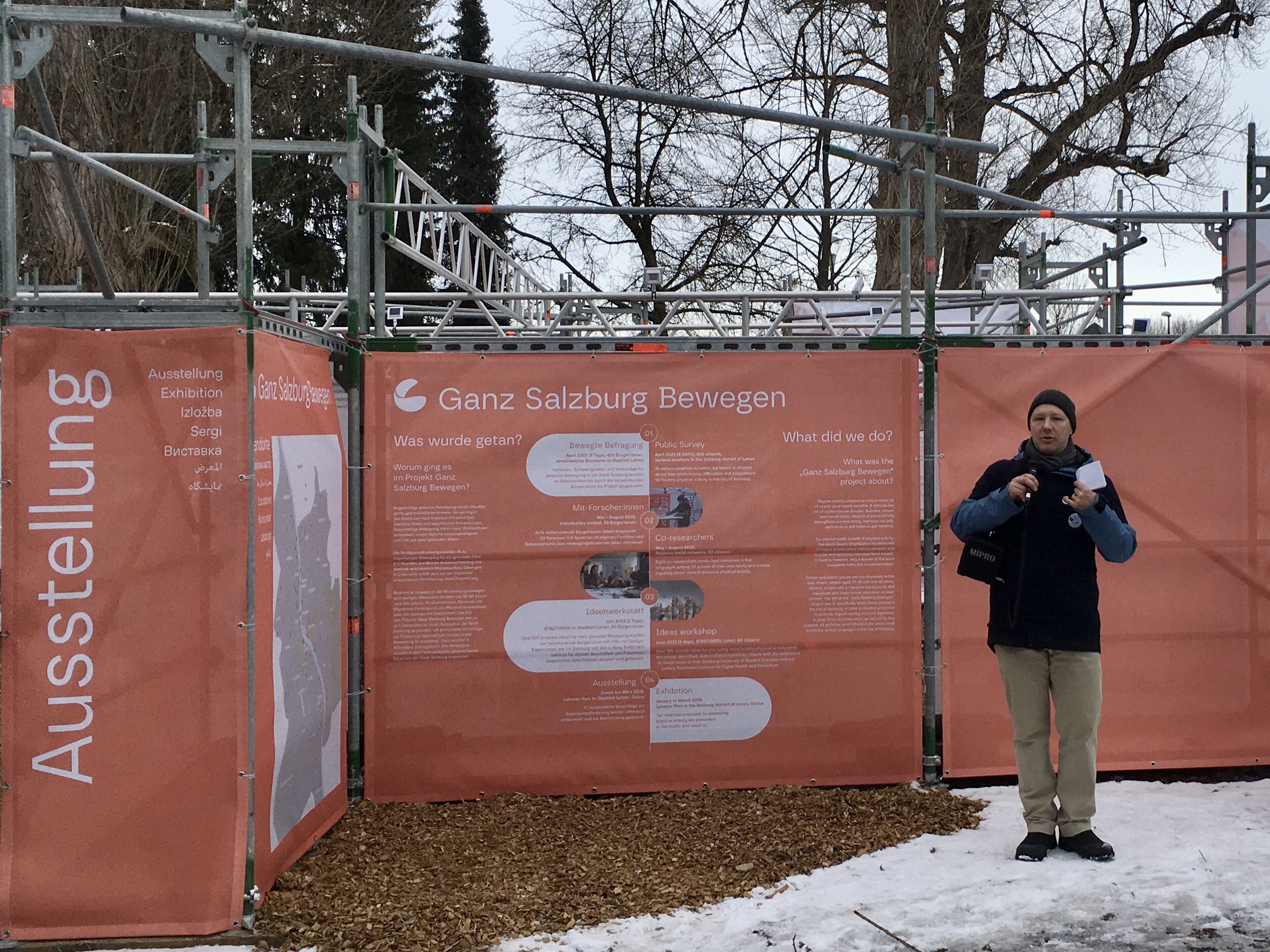 Tino Kulnik bei der Ausstellungseröffnung im Lehener Park