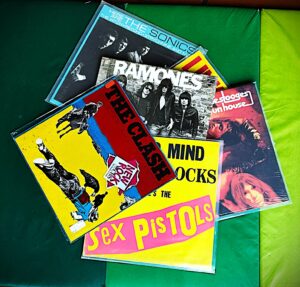 50 Jahre Punk Kopfhörer Mai